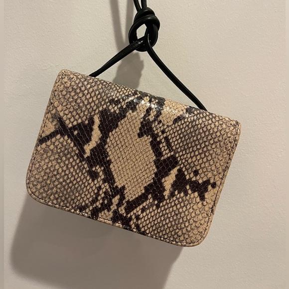 Donald J. Pliner Beige Black Leather Snake Print Crossbody Textured Finish GUC - Picture 1 of 10